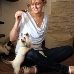 Miot F Viosna*PL - zabawa piórkami (playing with the feathers)